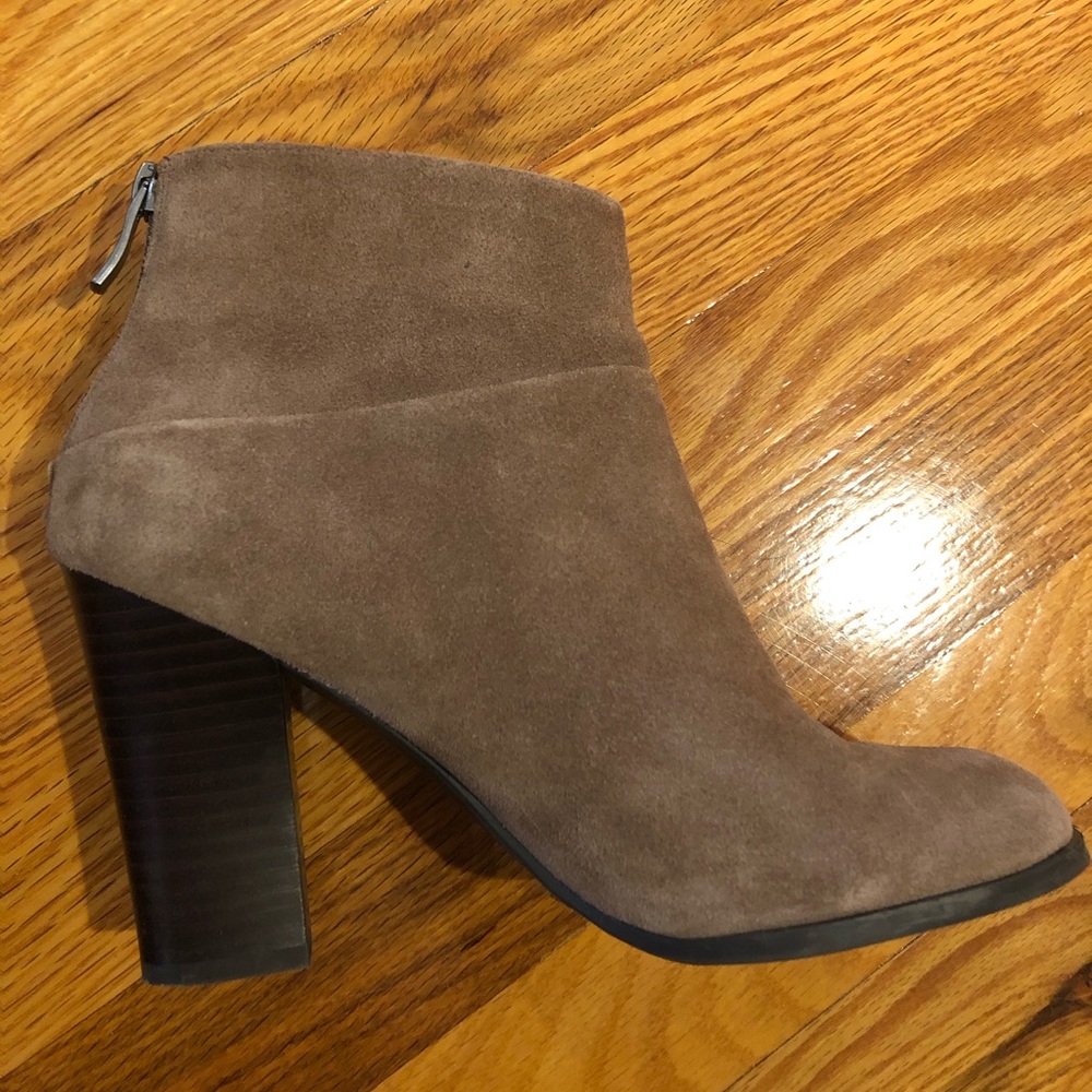 Shoes - Picture 4 of 8